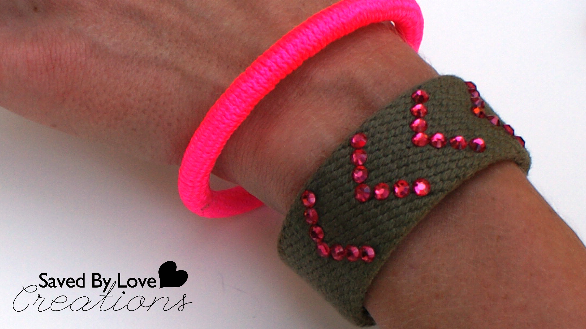 Upcycled Belt Bracelet with video tutorial from savedbylovecreations.com #repurpose #crafts #totallygreecrafts