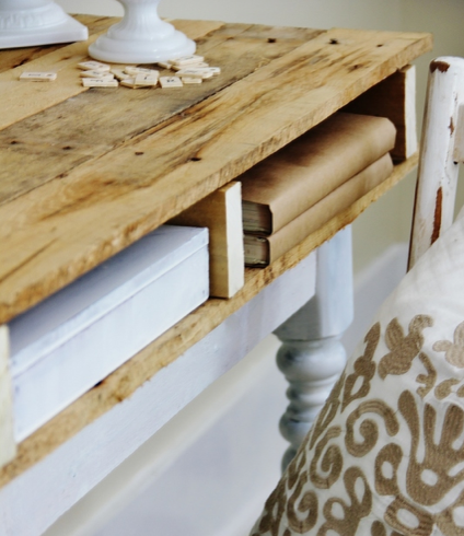 #WoodPallet #upcycle to desk at Thistlewood Farm #DIY #crafts