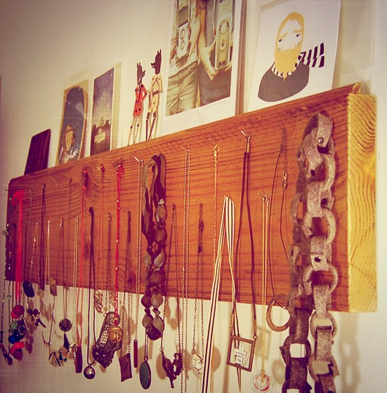 Easy DIY Jewelry Display for cheap by Robayre