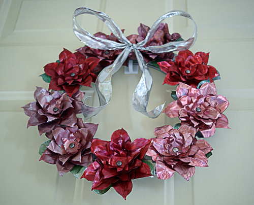 How to Make A #Christmas #Wreath from #Recycled Cans #Upcycle #DIY @savedbyloves #Sizzix