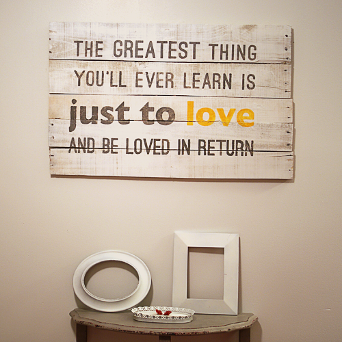 Make #WoodPallet Moulin Rouge Quote Wall Art with Template and #Tutorial @savedbyloves