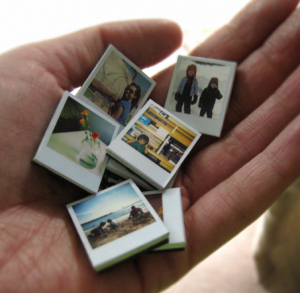 Make polaroid photo magnets for great #handmadeGifts #ChristmasGifts by Ambrosia Girl, featured @savedbyloves