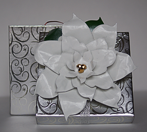 Duct Tape Poinsettia Gift Topper #Christmas #Repurpose #Christmas #DIY @savedbyloves