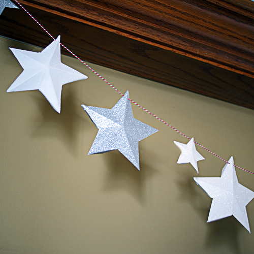Make #DIY Paper Star #Garland for your #Holiday Decor @savedbyloves