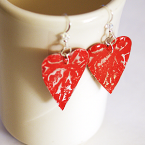 #DIY #Upcycled Recycled aluminum can heart earrings by @savedbyloves