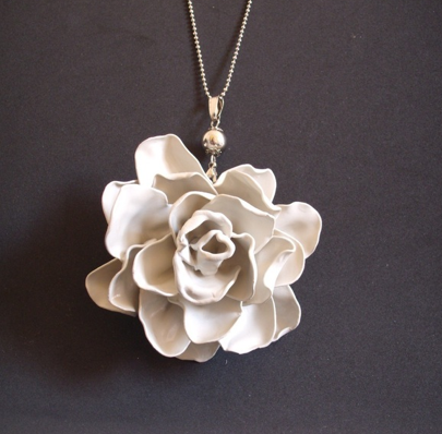 Make a plastic spoon rose viat Cut Out & Keep, featured @savedbyloves