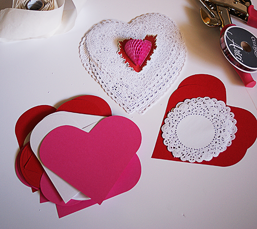 Valentine's Day Garland #DIY #Craft @savedbyloves