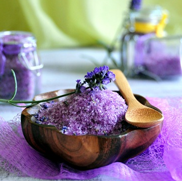 How to Make Lavendar Bath Salts #DIY #Gift from utryit.com, featured @savedbyloves