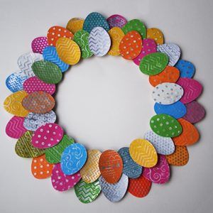 Make an aluminum can Easter Egg Wreath @savedbyloves #sizzix #DistressPaint