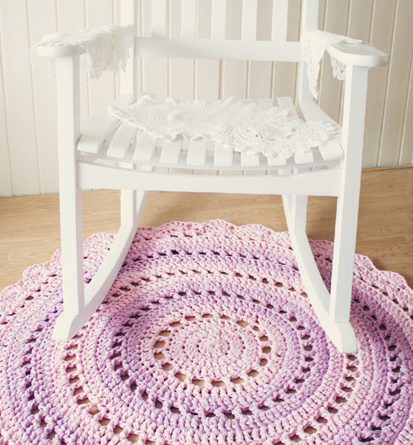 Crochet mandala rug free pattern at Craft Tuts, featured @savedbyloves