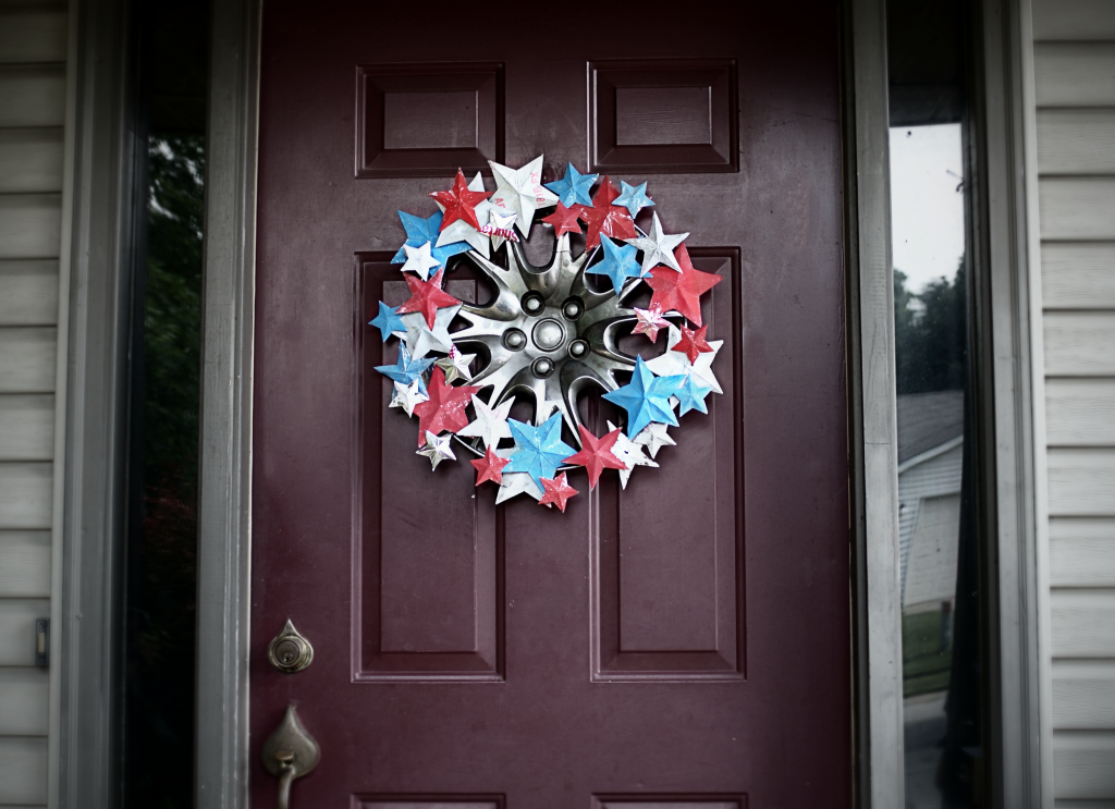 Make an upcycled patriotic americana star wreath with @savedbyloves #sizzix