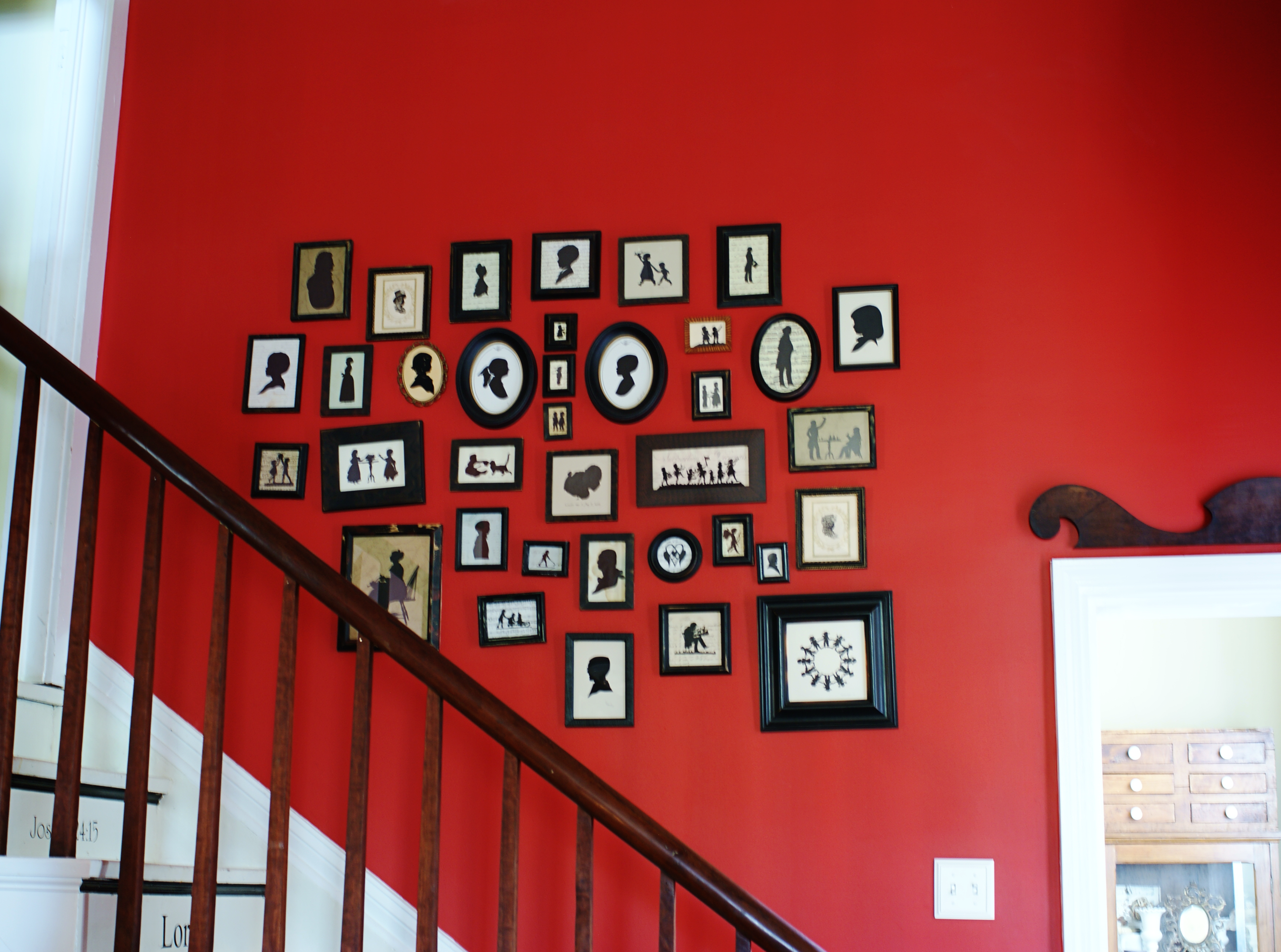 How to Make a Gallery Wall @savedbyloves