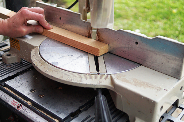 How to cut with Miter Saw