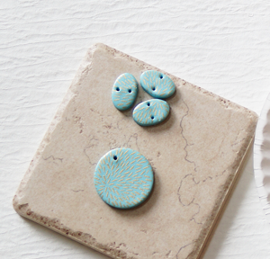 How to attach clay pieces