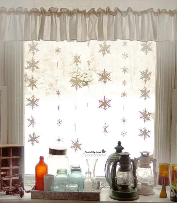 DIY Snowflake Window Garland @savedbyloves